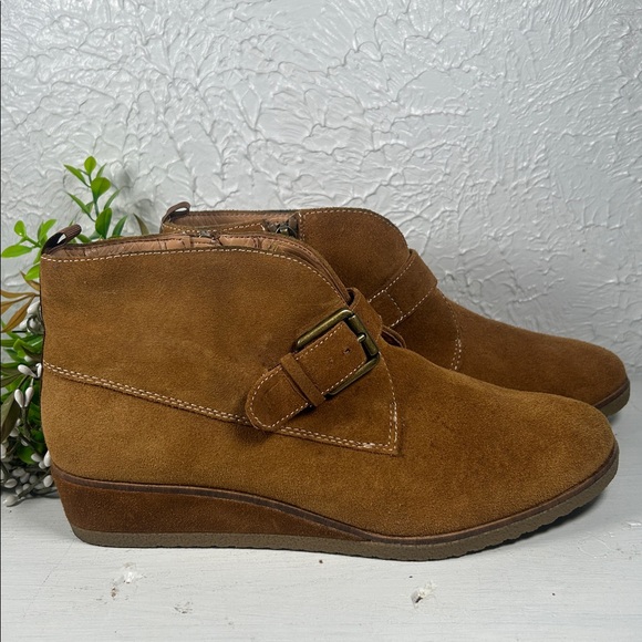 Franco Sarto “Brooke” Suede Wedge Heeled Bootie Side Zip Buckle Accent Size 7 - Picture 4 of 12